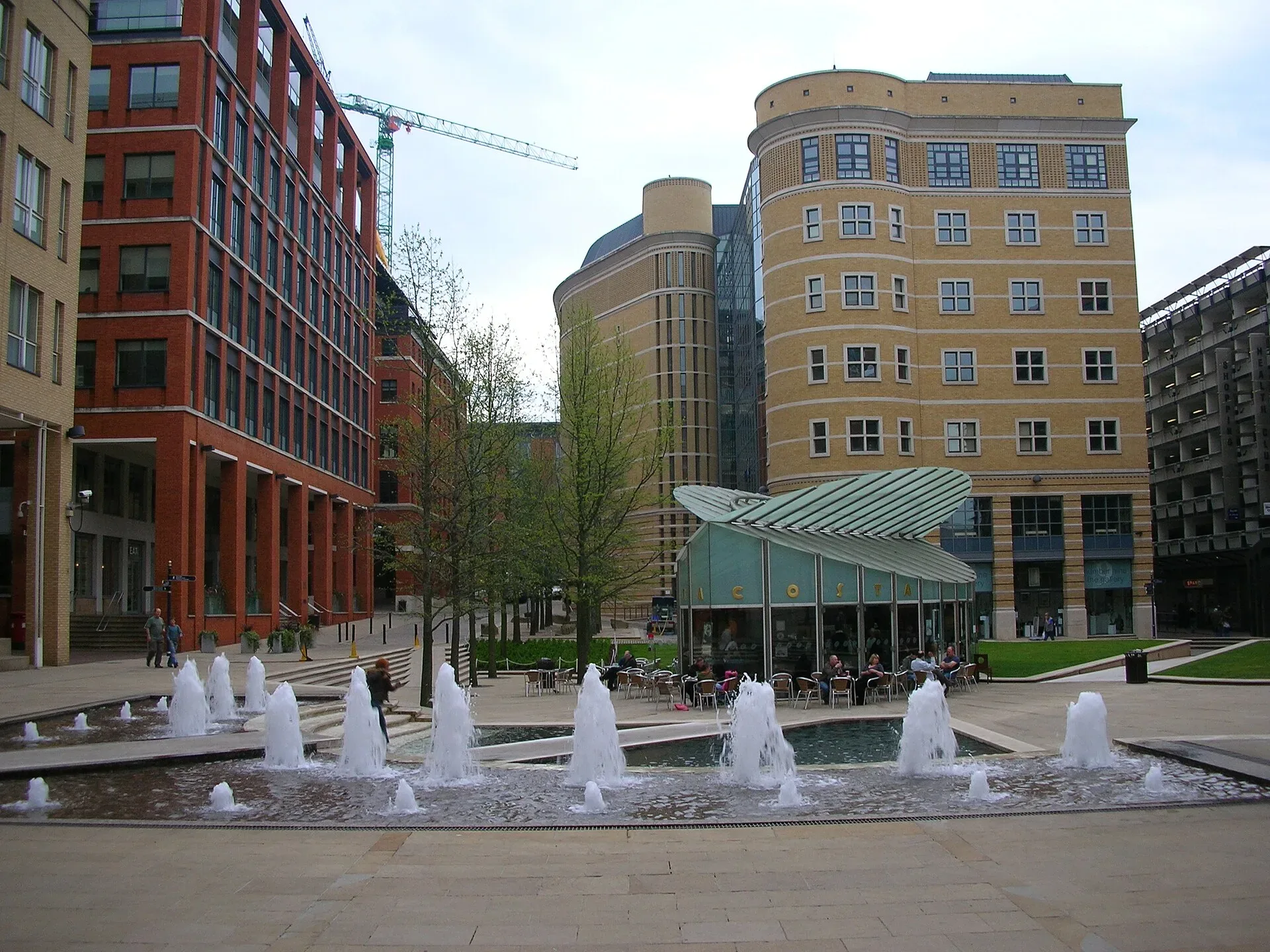 Office buildings and fountains in Central Square, Brindleyplace