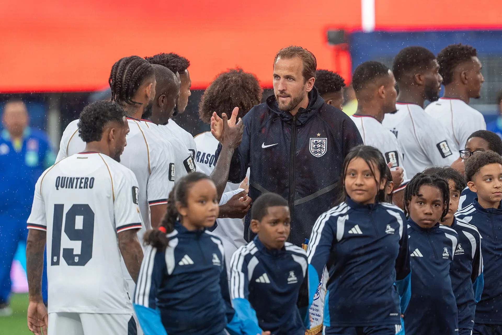 Harry Kane talking to players and mascots before England v Panama at the 2026 World Cup
