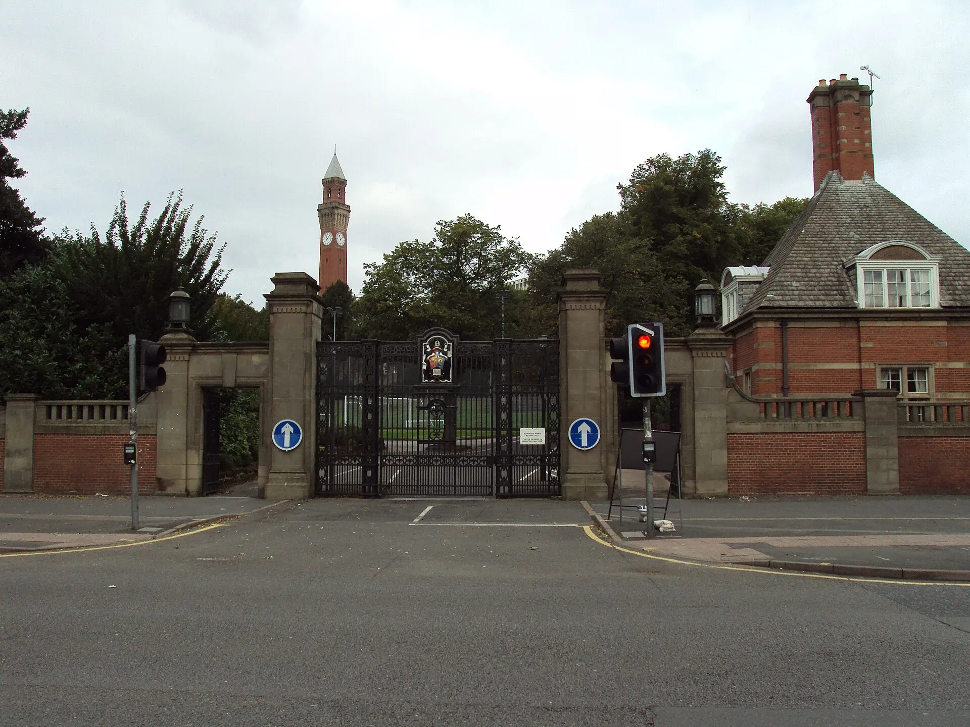 The South Gate entrance to the University of Birmingham, with the clock tower behind