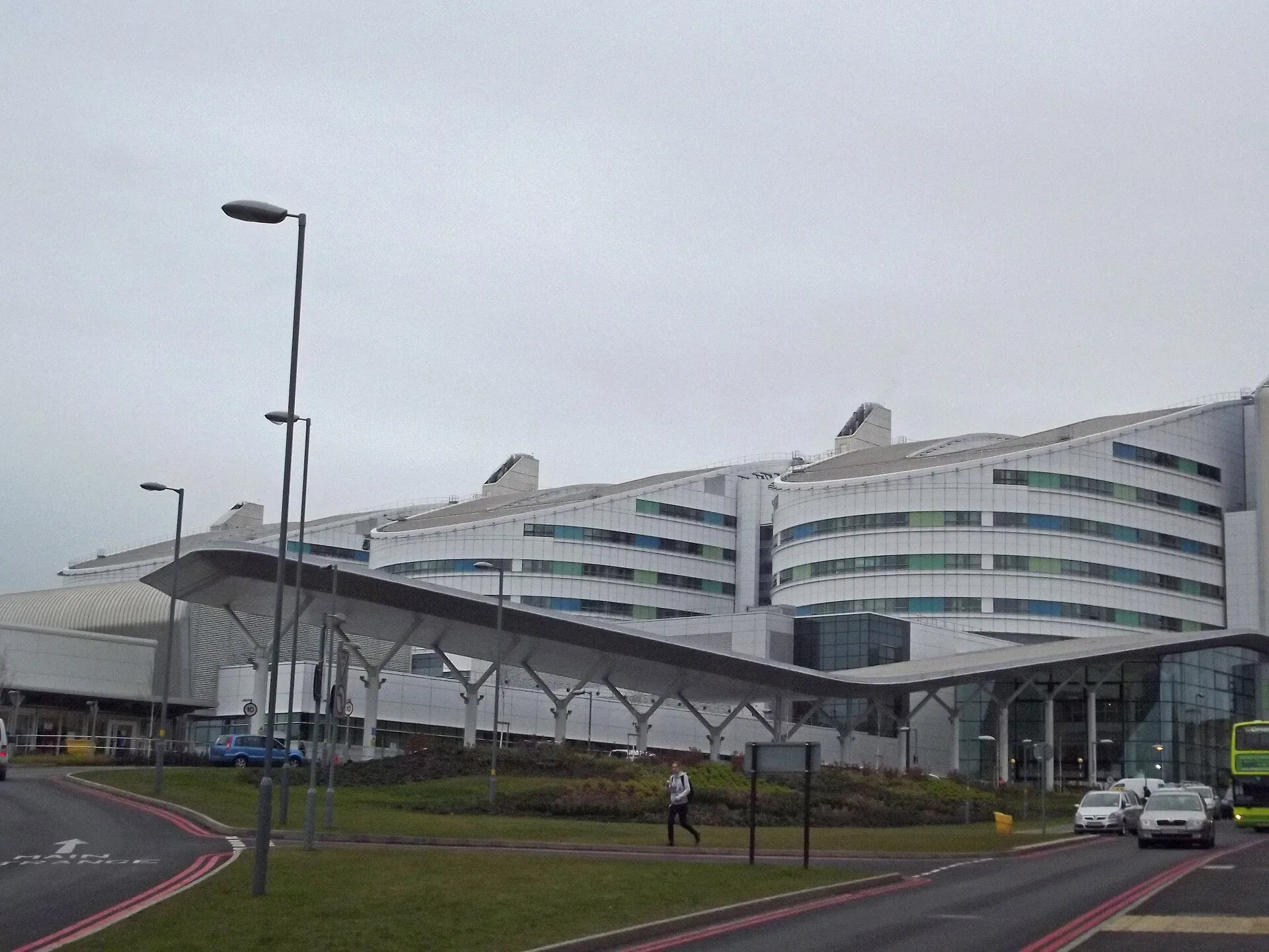 The main entrance of the Queen Elizabeth Hospital Birmingham